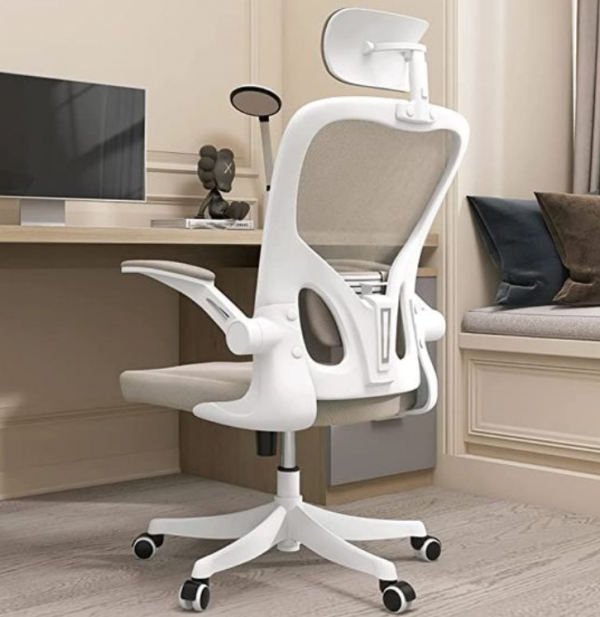 Meja belajar dengan kursi ergonomis yang cocok